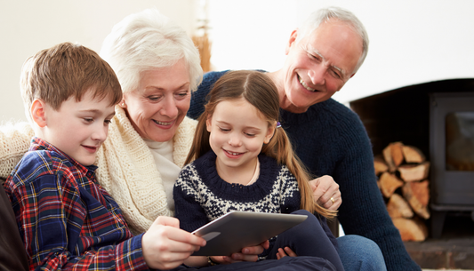 Why are digital picture frames the perfect gift for long-distance grandparents?